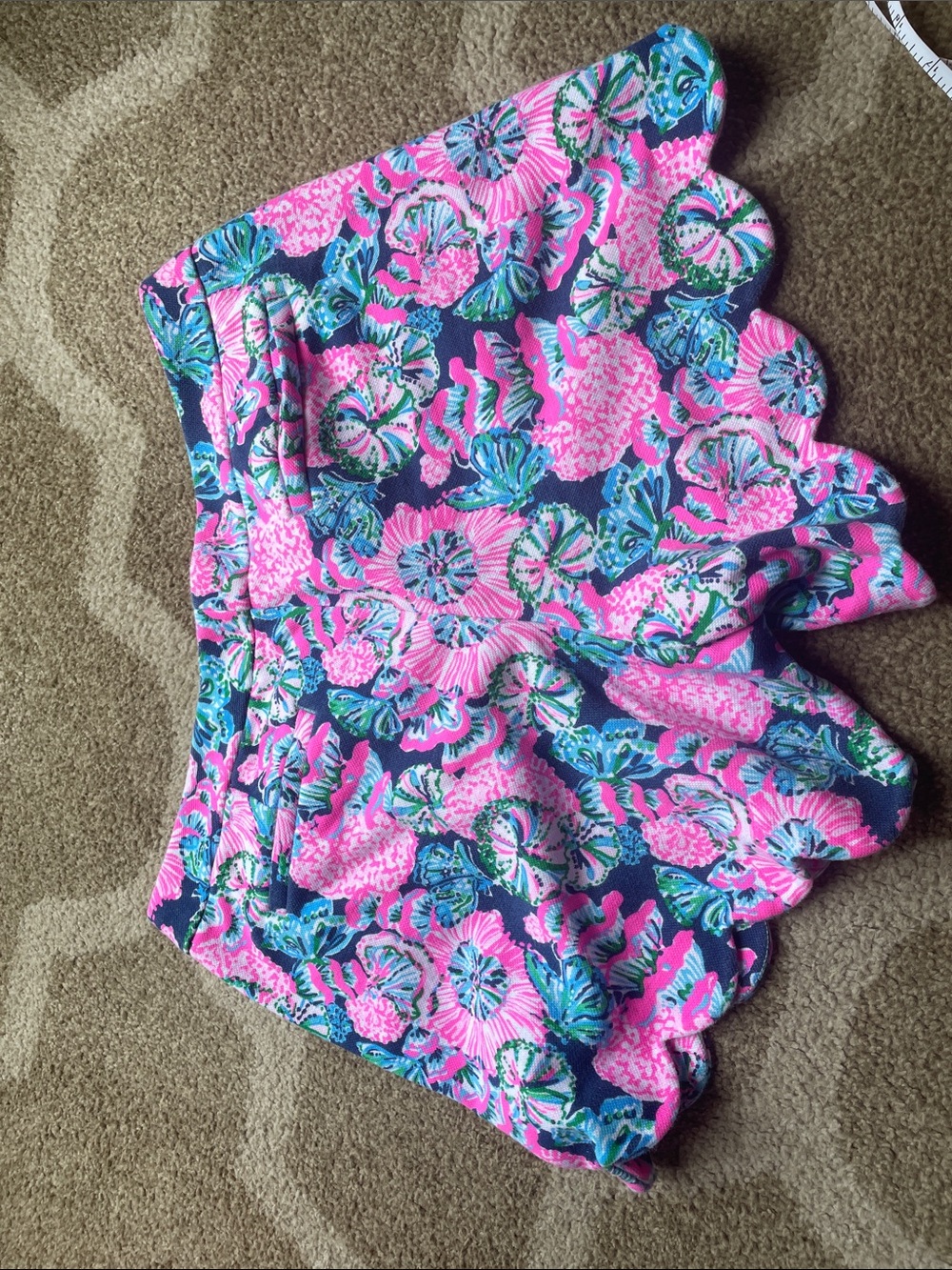 Lilly Pulitzer buttercup shorts - Picture 5 of 8